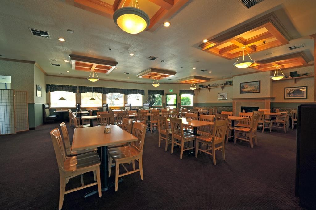Shilo Inn Suites Hotel - Nampa Suites Экстерьер фото